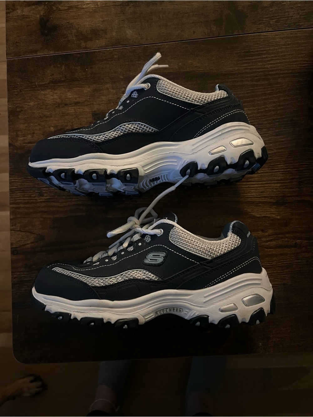 Skechers women’s Athletic Sneakers size 6